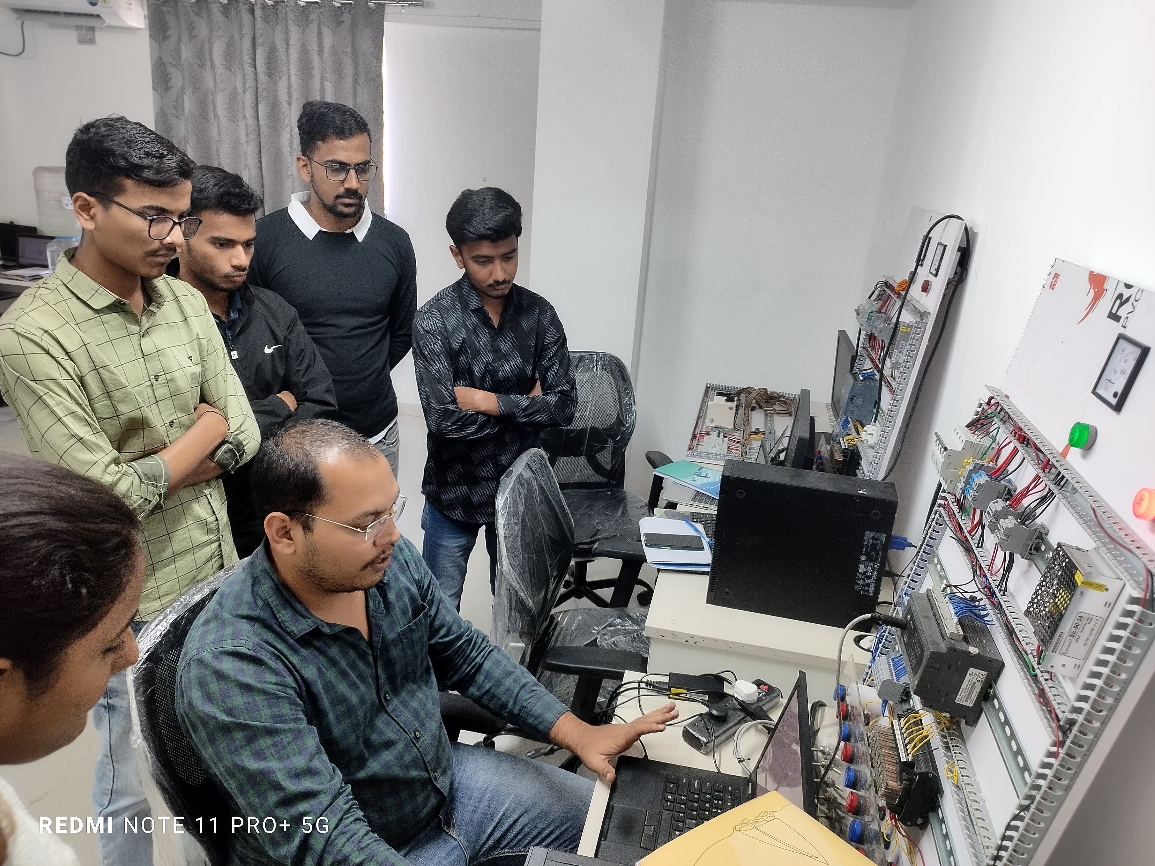 HMI screen displaying live data